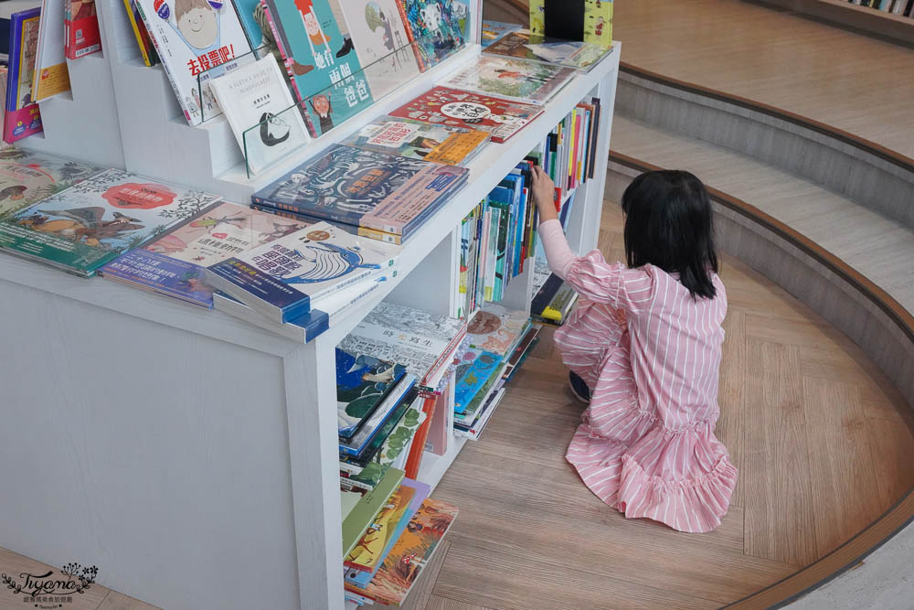 台南最美書店咖啡廳》Ubuntu烏邦圖書店，安平運河旁氣質咖啡廳 @緹雅瑪 美食旅遊趣