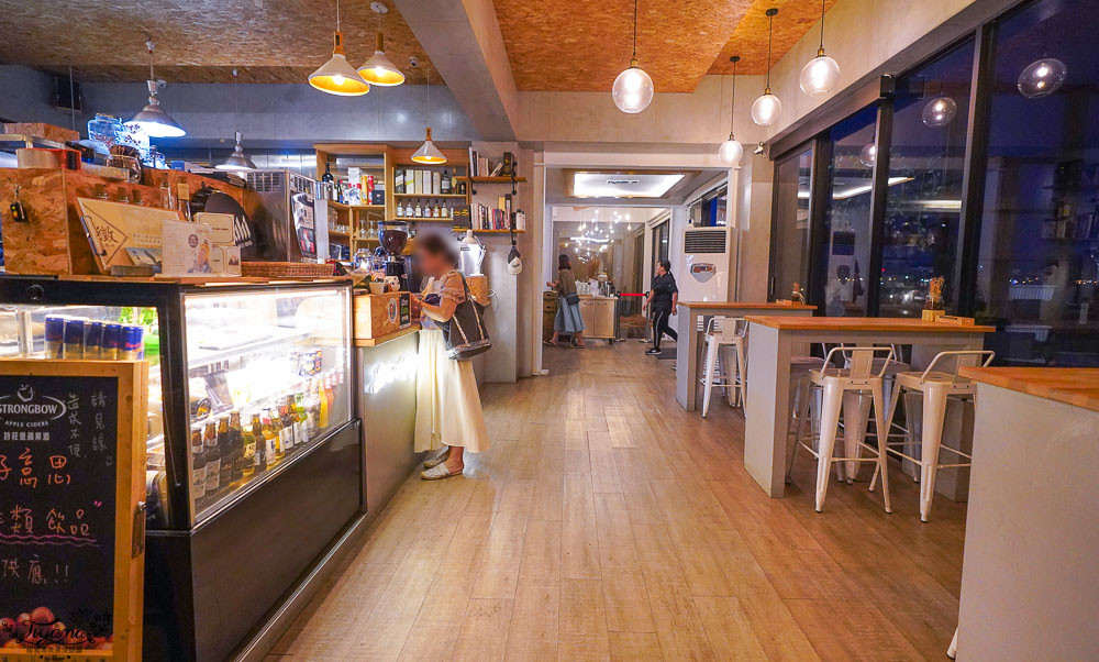 澎湖海景咖啡廳，吹吹風精品咖啡館，欣賞碼頭海景夜景、喝咖啡 @緹雅瑪 美食旅遊趣