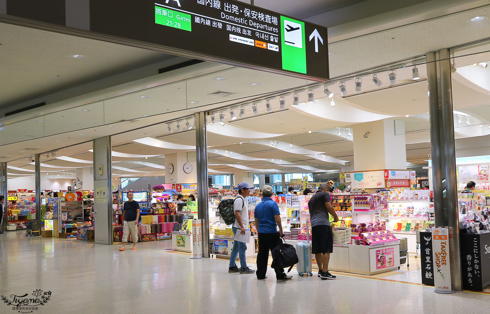 沖繩那霸機場國內線航廈必買必逛的伴手禮品店街，回台灣零食美食補貨站！！ @緹雅瑪 美食旅遊趣
