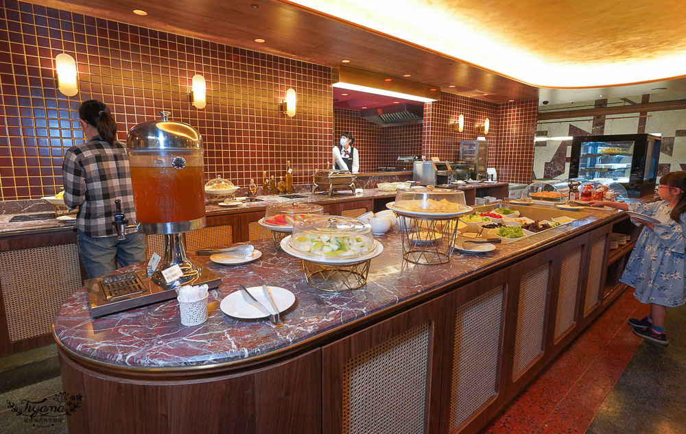 台南西餐廳》圓頂西餐廳移至天下飯店頂樓重新開幕，老台南人的美味記憶！！ @緹雅瑪 美食旅遊趣