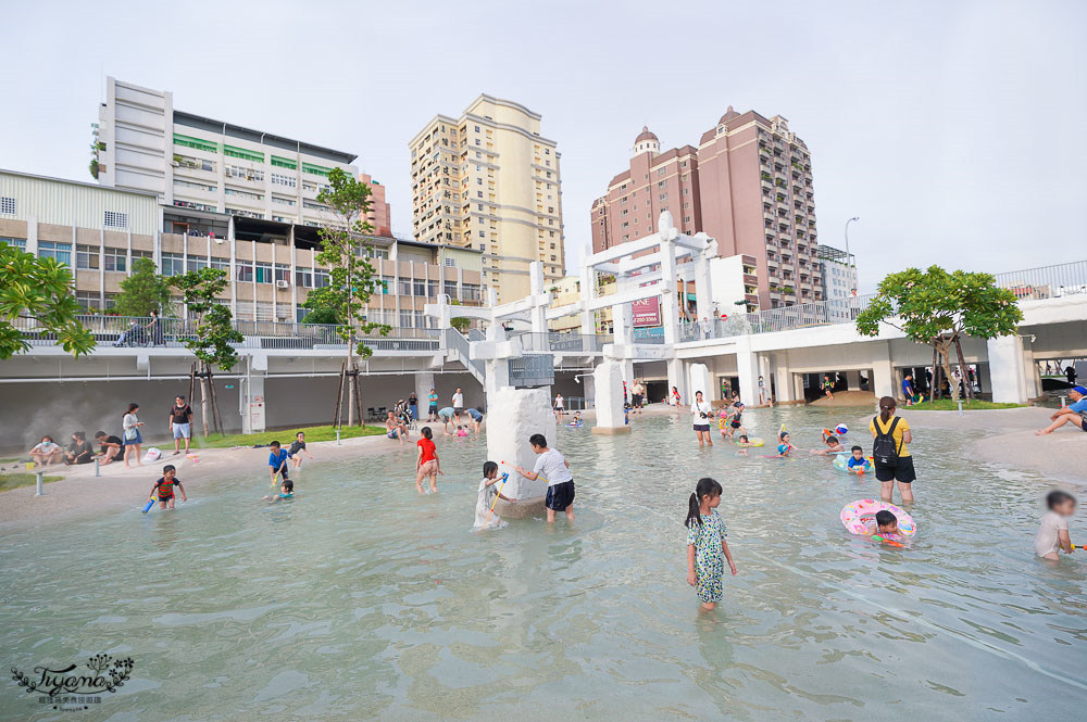 台南免費玩水景點》河樂廣場，台南市區最大親水潟湖戲水空間 @緹雅瑪 美食旅遊趣