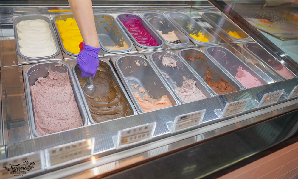 屏東冰品「玉米三巷．純粹自然味冰淇淋」，純白貨櫃彩繪網美冰品店，選用在地優質小農水果的自然清爽冰品 @緹雅瑪 美食旅遊趣