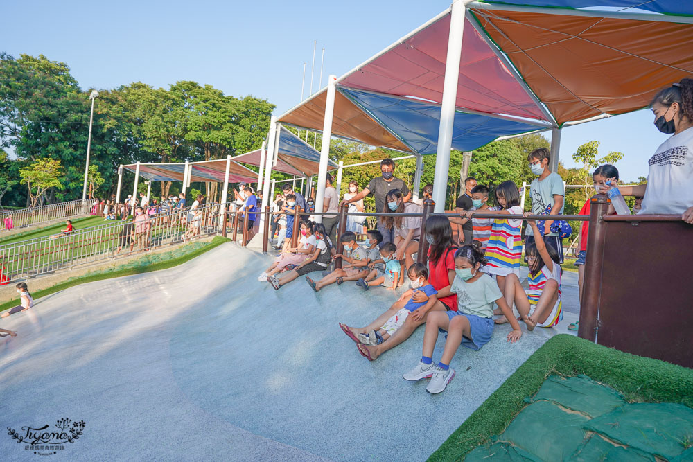嘉義滑草場公園|KANO園區：星光溜滑梯、KANO滑草場，記得帶滑草板來玩！！ @緹雅瑪 美食旅遊趣