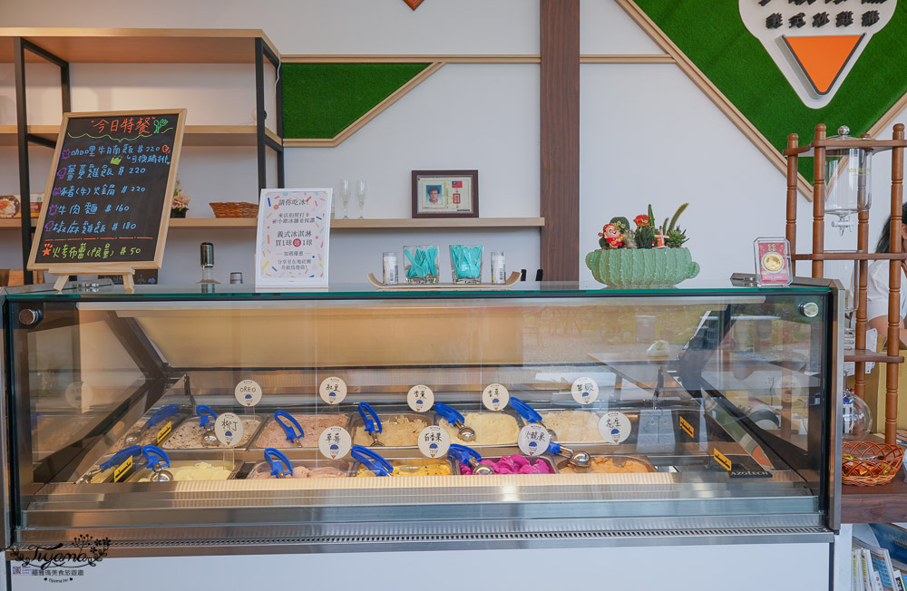 台三線冰品飲料，新開幕可愛貨櫃風冰淇淋店！！台南南化「小歇冰舖」吃冰淇淋、午晚餐、咖啡飲品 @緹雅瑪 美食旅遊趣