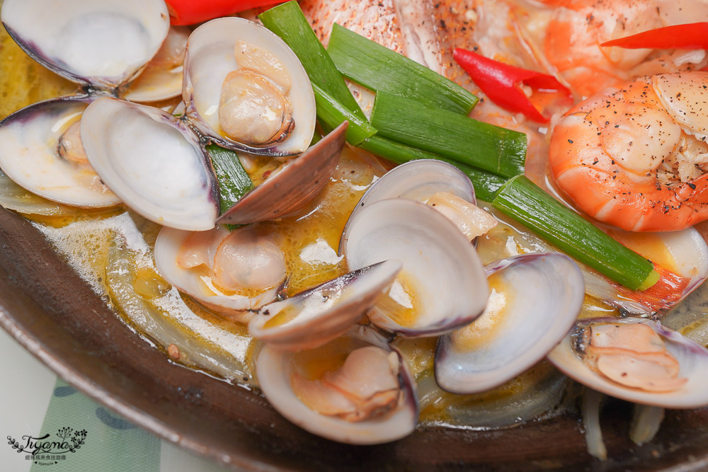 屏東美食｜屏東景點《黃金蝦無毒泰國蝦餐廳》吃泰國蝦料理～免費玩旋轉木馬、小火車，親子友善餐廳 @緹雅瑪 美食旅遊趣