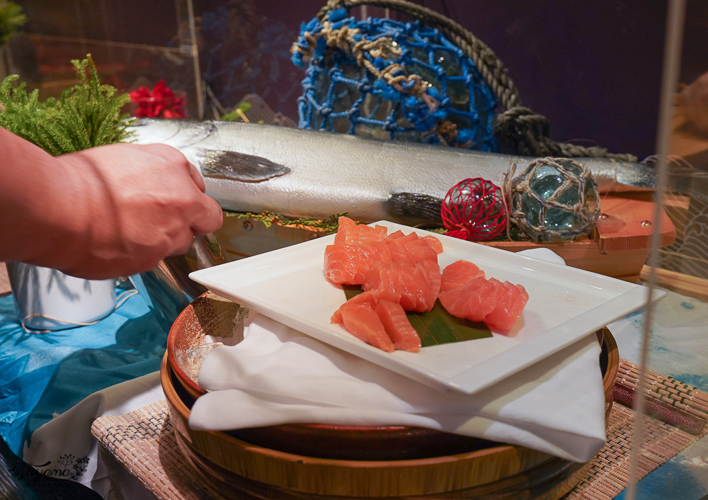北海道星野度假村晚餐｜hal自助晚餐：螃蟹奶汁烤菜、牛肉鐵板燒、鮭魚親子手捲、雲朵聖代，超狂生魚片~干貝.甜蝦.花枝.鮭魚任你吃 @緹雅瑪 美食旅遊趣