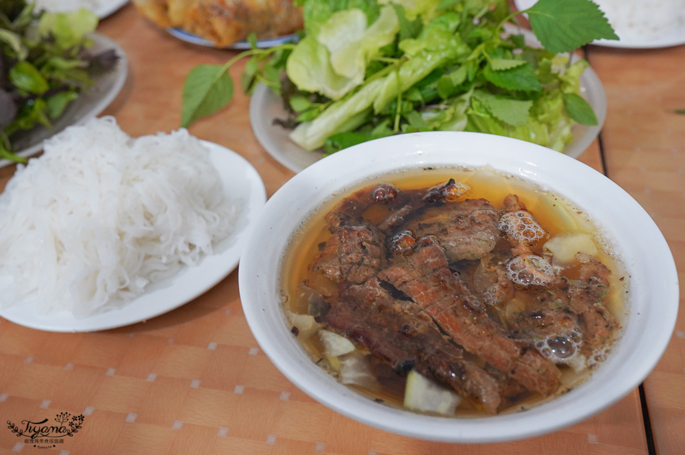 越南河內必吃美食「歐巴馬米線套餐」炭烤豬肉米線、蟹肉春捲 @緹雅瑪 美食旅遊趣