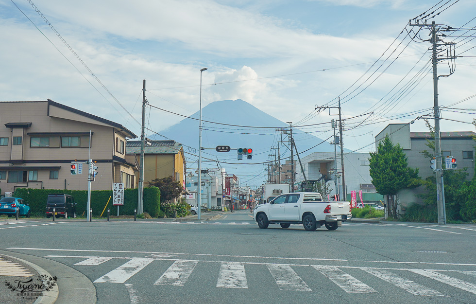 金鳥居。框住富士山的巨大鳥居！！富士八景之一「富士山站」走路2分鐘 @緹雅瑪 美食旅遊趣