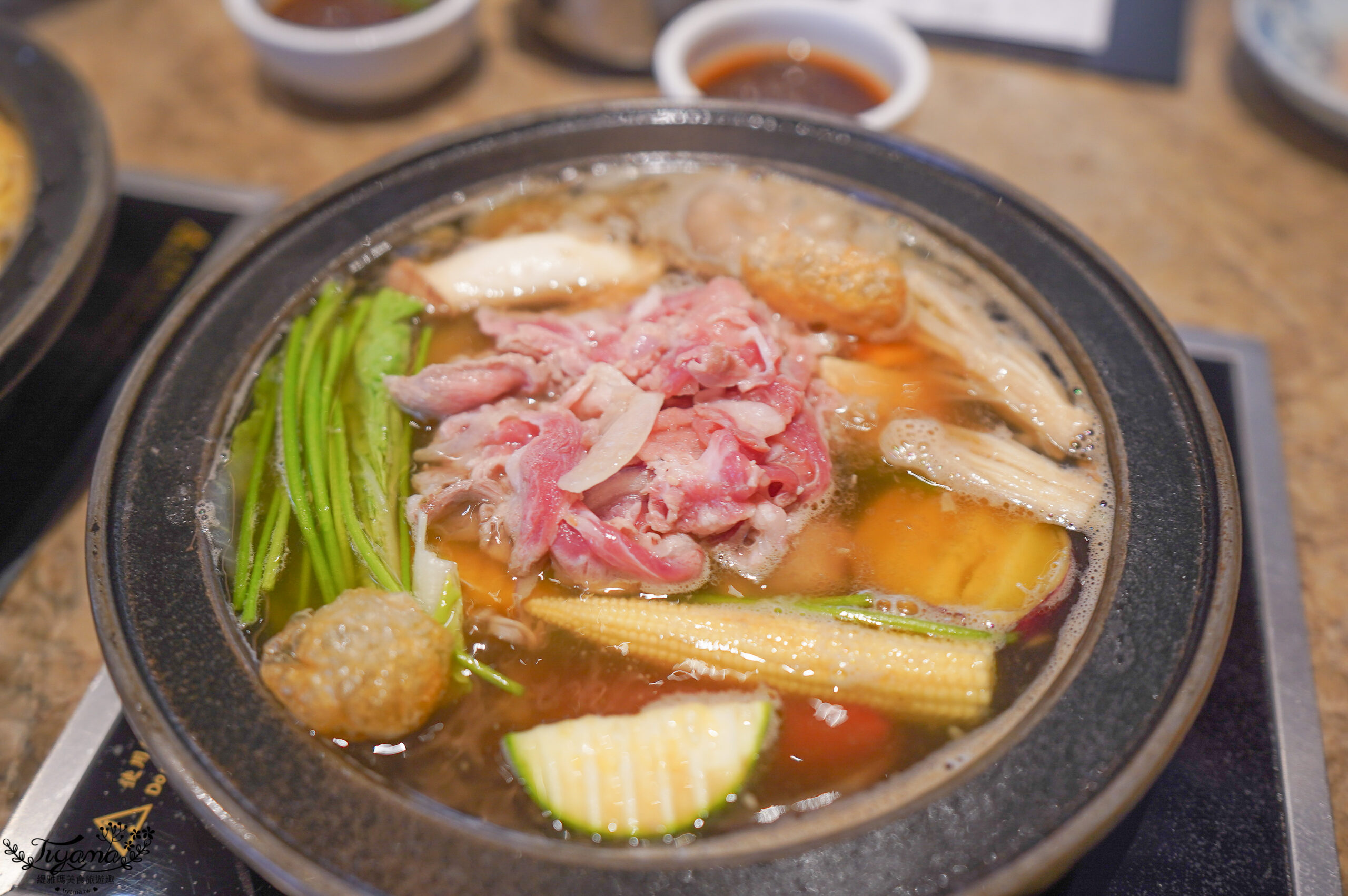 台中火鍋懶人包，台中聚餐推薦！！平日&宵夜人潮不間斷台式火鍋，最潮台式爆炒火鍋這裡吃 @緹雅瑪 美食旅遊趣