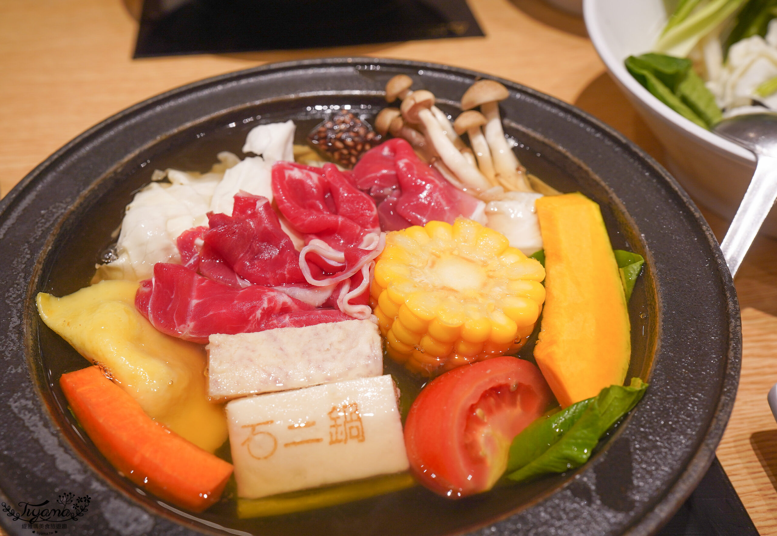 台中火鍋懶人包，台中聚餐推薦！！平日&宵夜人潮不間斷台式火鍋，最潮台式爆炒火鍋這裡吃 @緹雅瑪 美食旅遊趣