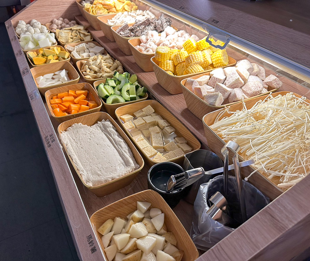 台中火鍋懶人包，台中聚餐推薦！！平日&宵夜人潮不間斷台式火鍋，最潮台式爆炒火鍋這裡吃 @緹雅瑪 美食旅遊趣