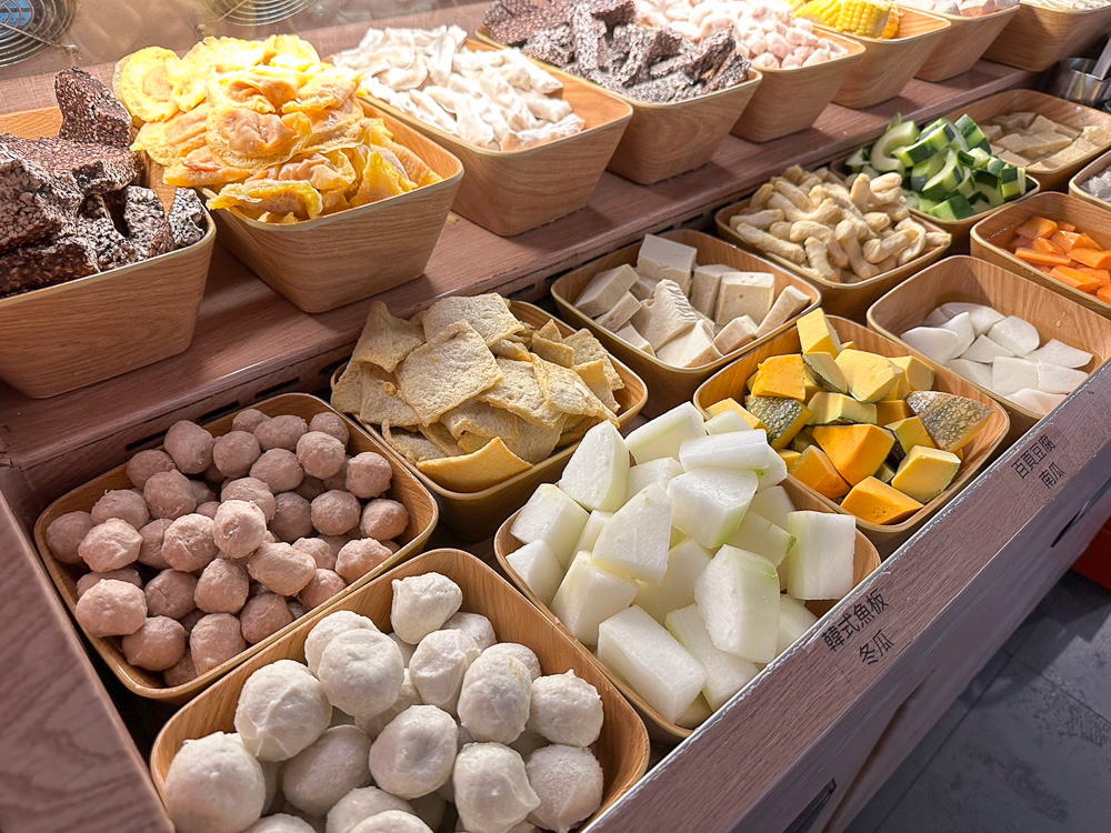 台中火鍋懶人包，台中聚餐推薦！！平日&宵夜人潮不間斷台式火鍋，最潮台式爆炒火鍋這裡吃 @緹雅瑪 美食旅遊趣