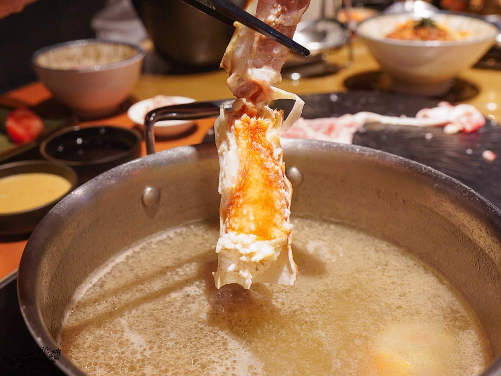 高雄火鍋｜兩鍋極上鍋物．両鍋極上鍋物，當日壽星幾歲生日送幾隻蝦，高雄精品火鍋推薦 @緹雅瑪 美食旅遊趣