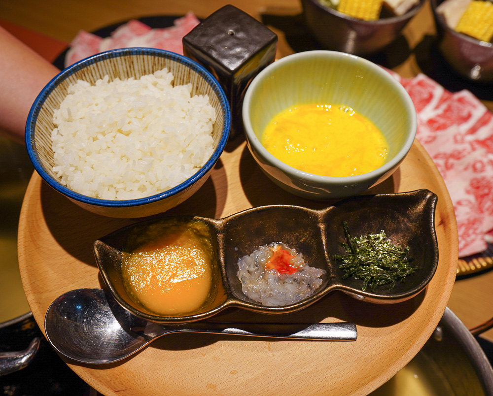 高雄火鍋｜兩鍋極上鍋物．両鍋極上鍋物，當日壽星幾歲生日送幾隻蝦，高雄精品火鍋推薦 @緹雅瑪 美食旅遊趣