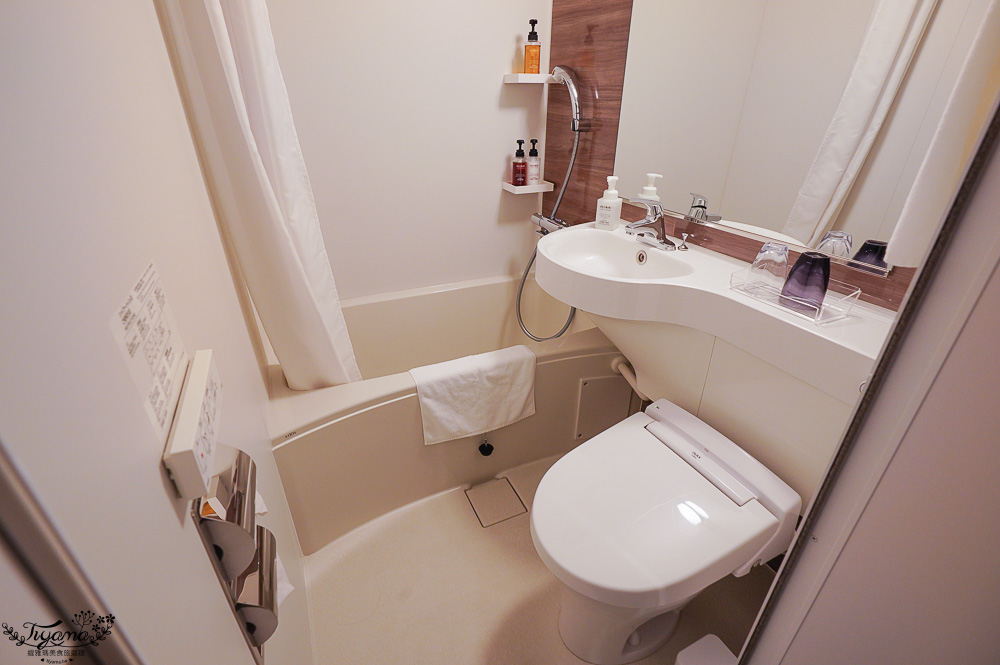 北海道函館一日遊，賞櫻之旅！！搭早班機到函館就一路玩篇，五稜郭公園、五稜郭塔、幸運小丑漢堡、六花亭 @緹雅瑪 美食旅遊趣