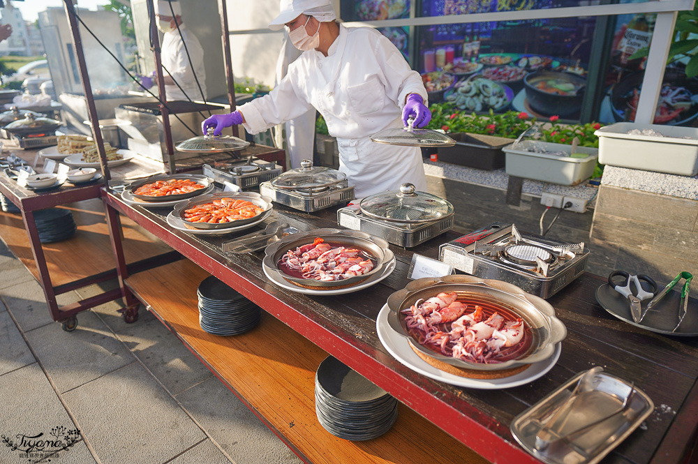 星光港灣BBQ吃到飽．澎湖福朋喜來登酒店夏季限定，戶外港邊大口吃BBQ，聽樂團歌手現場演唱 @緹雅瑪 美食旅遊趣