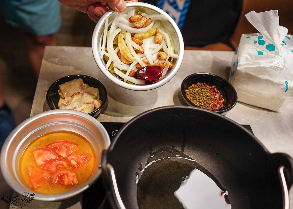 高雄第2間「狂一鍋高雄義享店」來囉！！網路票選新台式火鍋第1名，隱藏版「酸菜魚鍋」敲好吃 @緹雅瑪 美食旅遊趣