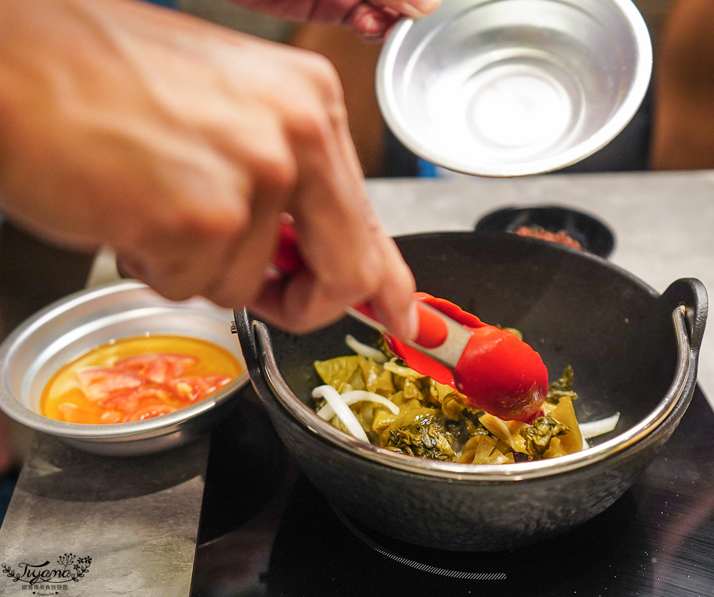 高雄第2間「狂一鍋高雄義享店」來囉！！網路票選新台式火鍋第1名，隱藏版「酸菜魚鍋」敲好吃 @緹雅瑪 美食旅遊趣