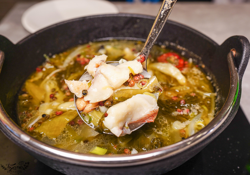 高雄第2間「狂一鍋高雄義享店」來囉！！網路票選新台式火鍋第1名，隱藏版「酸菜魚鍋」敲好吃 @緹雅瑪 美食旅遊趣