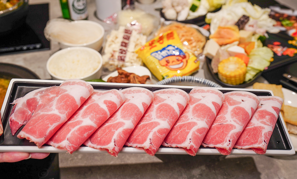 高雄第2間「狂一鍋高雄義享店」來囉！！網路票選新台式火鍋第1名，隱藏版「酸菜魚鍋」敲好吃 @緹雅瑪 美食旅遊趣