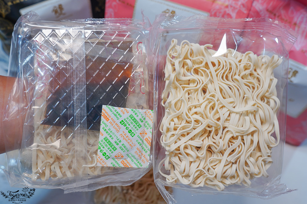 一吃就愛上！！雙月愛恨椒芝麵&雙月黑松露拌麵，雙月食品門市店舖．網路通路皆買得到 @緹雅瑪 美食旅遊趣