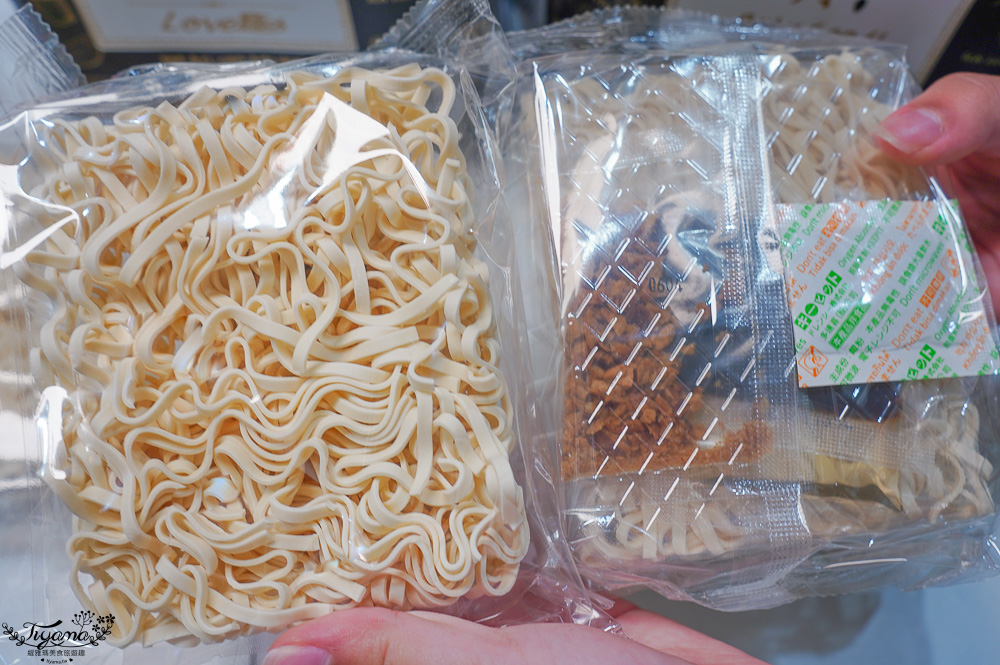 一吃就愛上！！雙月愛恨椒芝麵&雙月黑松露拌麵，雙月食品門市店舖．網路通路皆買得到 @緹雅瑪 美食旅遊趣