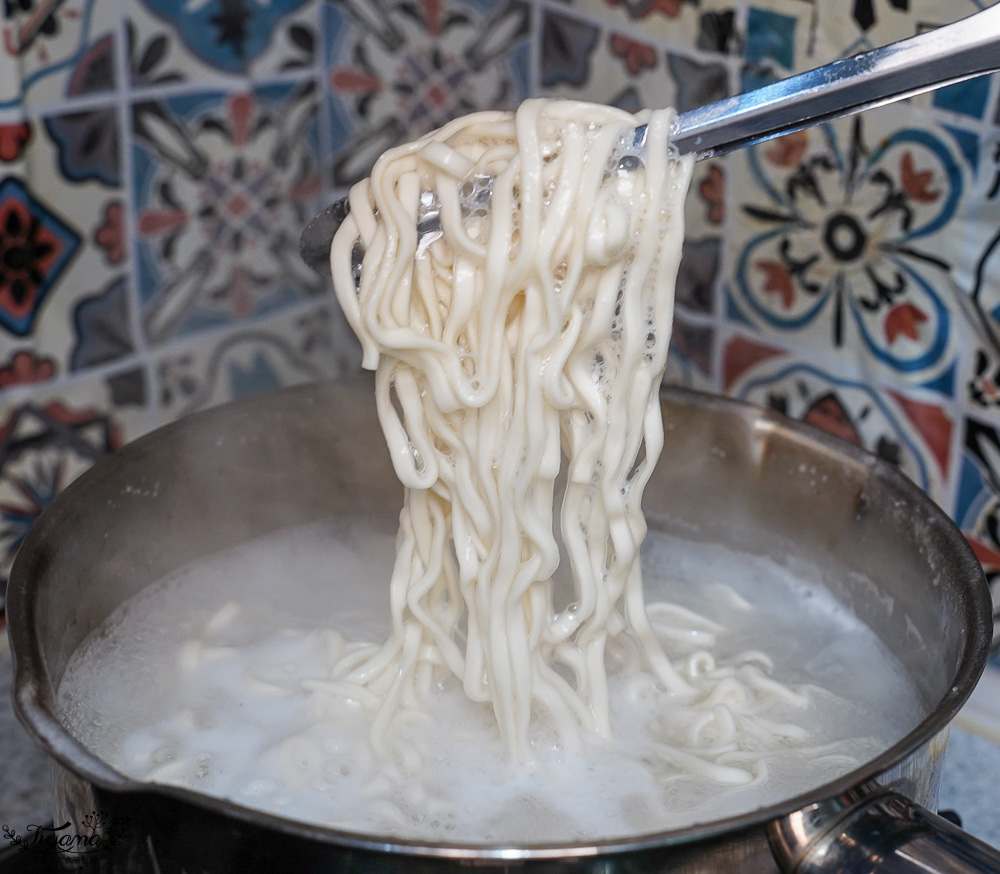 一吃就愛上！！雙月愛恨椒芝麵&雙月黑松露拌麵，雙月食品門市店舖．網路通路皆買得到 @緹雅瑪 美食旅遊趣