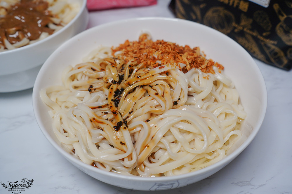 一吃就愛上！！雙月愛恨椒芝麵&雙月黑松露拌麵，雙月食品門市店舖．網路通路皆買得到 @緹雅瑪 美食旅遊趣