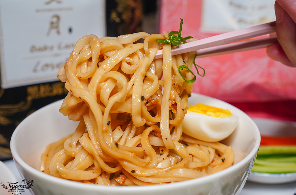 一吃就愛上！！雙月愛恨椒芝麵&雙月黑松露拌麵，雙月食品門市店舖．網路通路皆買得到 @緹雅瑪 美食旅遊趣