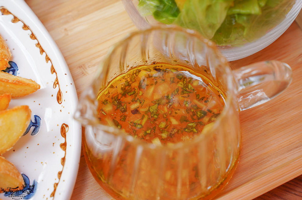 墾丁網美早午餐．Summer Box 夏天的盒子X卡莉特詩手作甜點，藍白沖繩風巴士&玻璃貨櫃屋網美餐廳 @緹雅瑪 美食旅遊趣