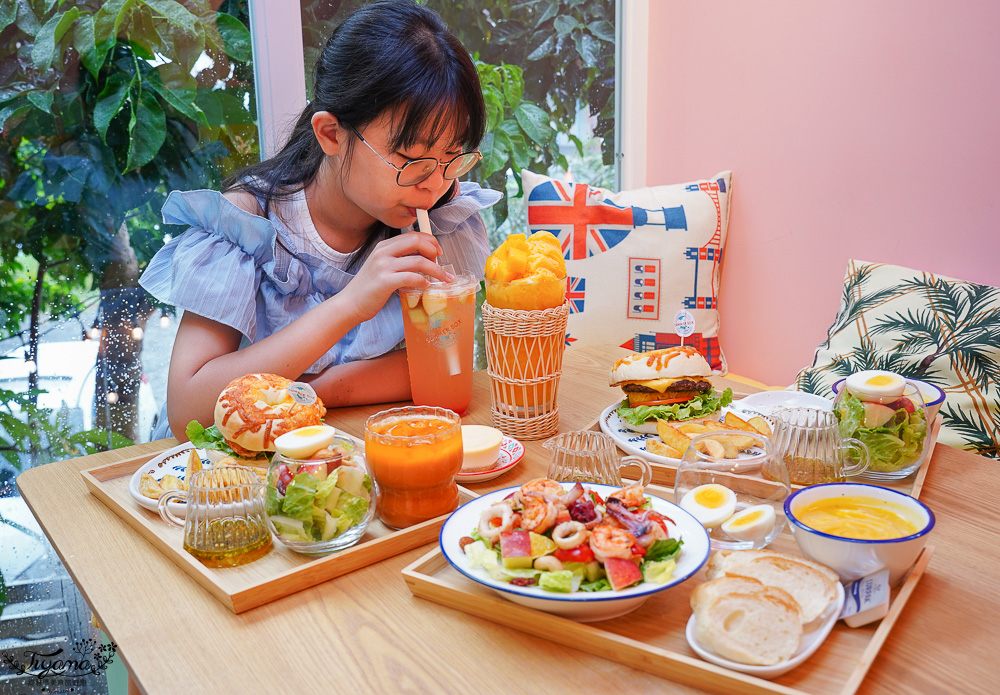 墾丁網美早午餐.Summer Box 夏天的盒子X卡莉特詩手作甜點,藍白沖繩風巴士&玻璃貨櫃屋網美餐廳 @緹雅瑪 美食旅遊趣 墾丁網美早午餐.Summer Box 夏天的盒子X卡莉特詩手作甜點,藍白沖繩風巴士&玻璃貨櫃屋網美餐廳 @緹雅瑪 美食旅遊趣