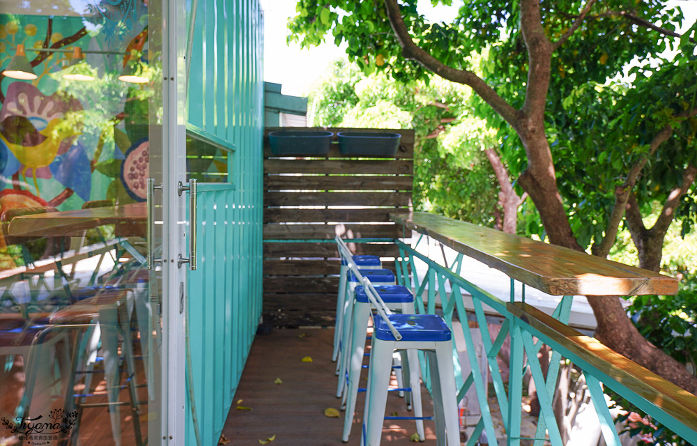 墾丁網美早午餐．Summer Box 夏天的盒子X卡莉特詩手作甜點，藍白沖繩風巴士&玻璃貨櫃屋網美餐廳 @緹雅瑪 美食旅遊趣