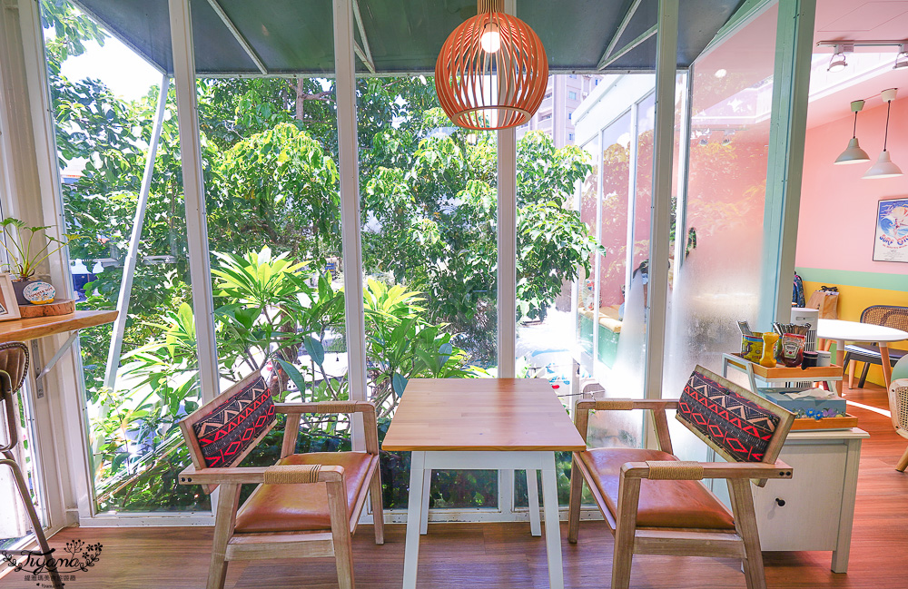 墾丁網美早午餐．Summer Box 夏天的盒子X卡莉特詩手作甜點，藍白沖繩風巴士&玻璃貨櫃屋網美餐廳 @緹雅瑪 美食旅遊趣