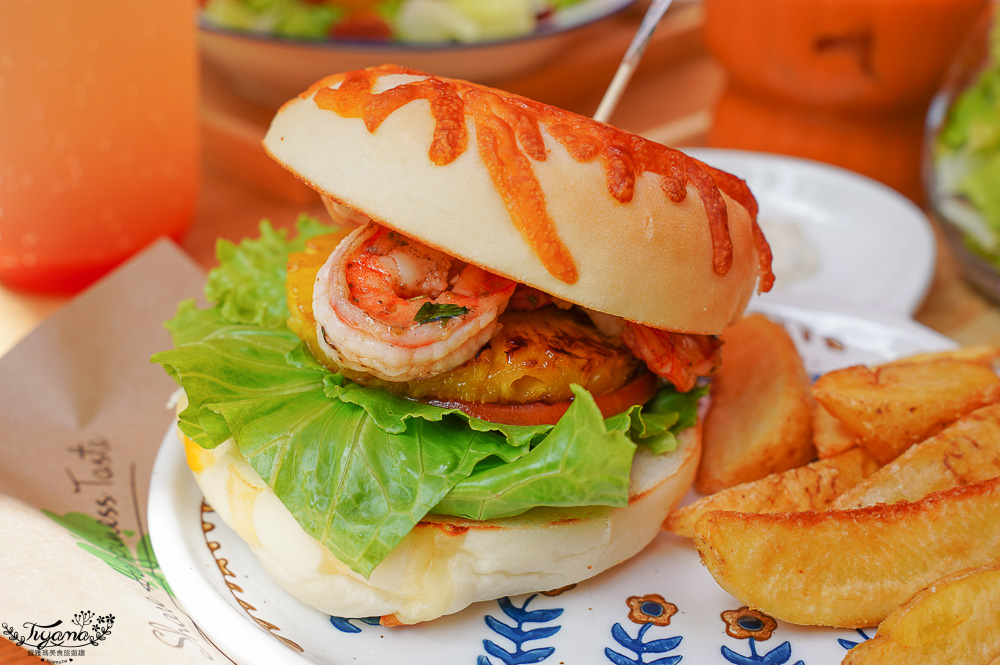 墾丁網美早午餐.Summer Box 夏天的盒子X卡莉特詩手作甜點,藍白沖繩風巴士&玻璃貨櫃屋網美餐廳 @緹雅瑪 美食旅遊趣 墾丁網美早午餐.Summer Box 夏天的盒子X卡莉特詩手作甜點,藍白沖繩風巴士&玻璃貨櫃屋網美餐廳 @緹雅瑪 美食旅遊趣