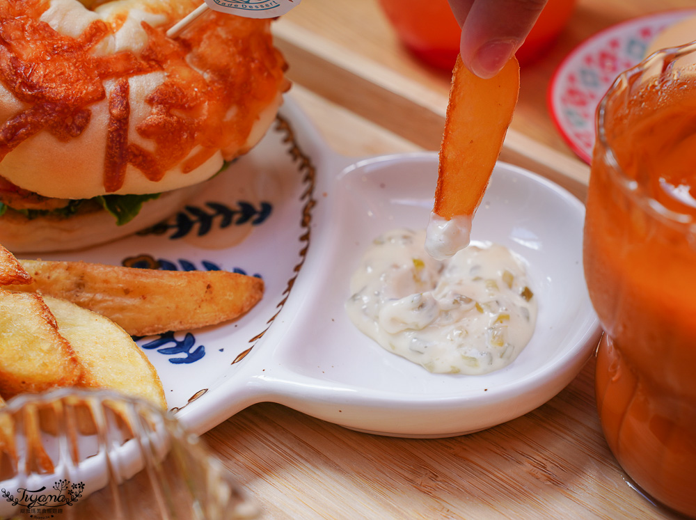 墾丁網美早午餐.Summer Box 夏天的盒子X卡莉特詩手作甜點,藍白沖繩風巴士&玻璃貨櫃屋網美餐廳 @緹雅瑪 美食旅遊趣 墾丁網美早午餐.Summer Box 夏天的盒子X卡莉特詩手作甜點,藍白沖繩風巴士&玻璃貨櫃屋網美餐廳 @緹雅瑪 美食旅遊趣