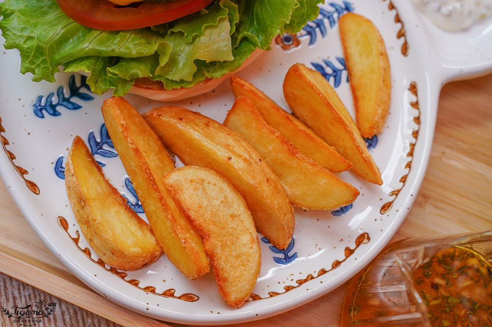 墾丁網美早午餐．Summer Box 夏天的盒子X卡莉特詩手作甜點，藍白沖繩風巴士&玻璃貨櫃屋網美餐廳 @緹雅瑪 美食旅遊趣