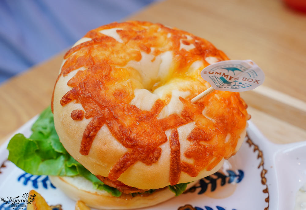 墾丁網美早午餐．Summer Box 夏天的盒子X卡莉特詩手作甜點，藍白沖繩風巴士&玻璃貨櫃屋網美餐廳 @緹雅瑪 美食旅遊趣