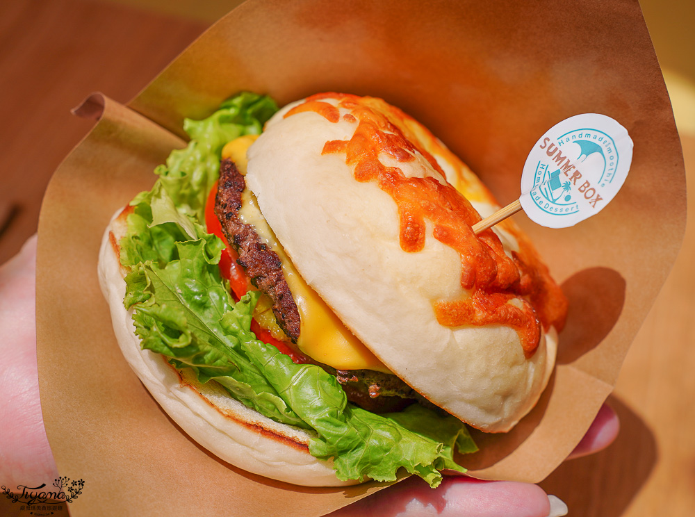 墾丁網美早午餐．Summer Box 夏天的盒子X卡莉特詩手作甜點，藍白沖繩風巴士&玻璃貨櫃屋網美餐廳 @緹雅瑪 美食旅遊趣