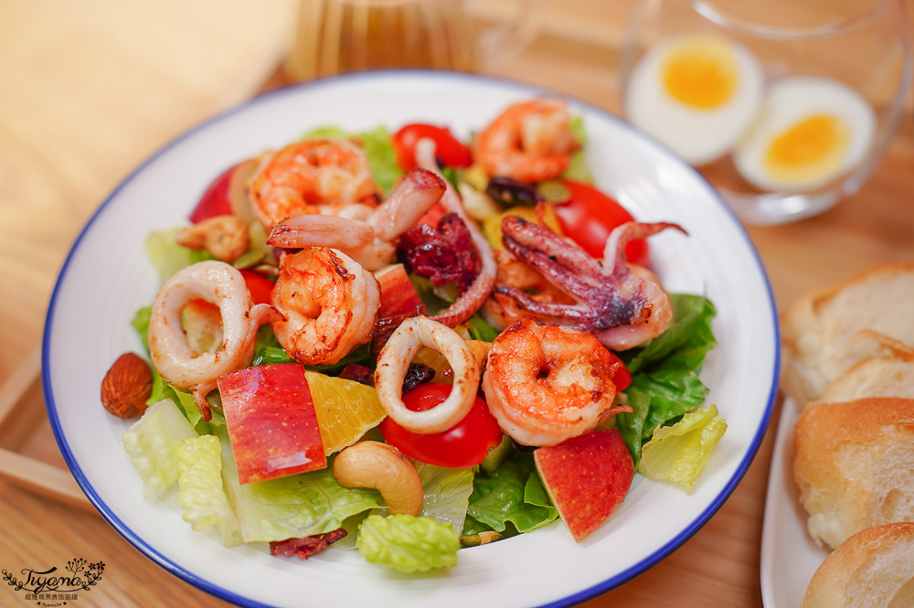 墾丁網美早午餐.Summer Box 夏天的盒子X卡莉特詩手作甜點,藍白沖繩風巴士&玻璃貨櫃屋網美餐廳 @緹雅瑪 美食旅遊趣 墾丁網美早午餐.Summer Box 夏天的盒子X卡莉特詩手作甜點,藍白沖繩風巴士&玻璃貨櫃屋網美餐廳 @緹雅瑪 美食旅遊趣