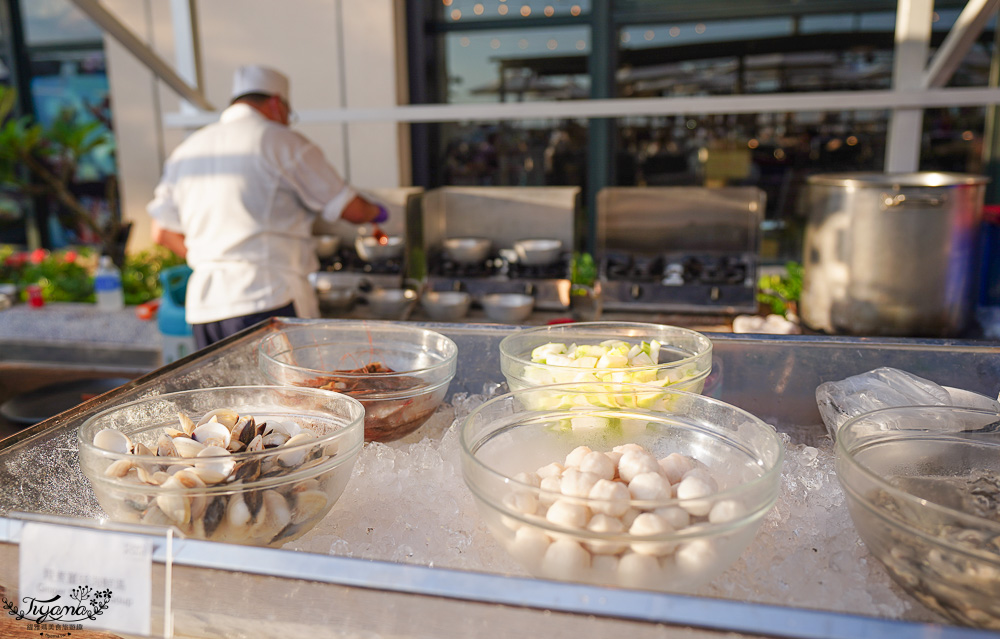 星光港灣BBQ吃到飽．澎湖福朋喜來登酒店夏季限定，戶外港邊大口吃BBQ，聽樂團歌手現場演唱 @緹雅瑪 美食旅遊趣