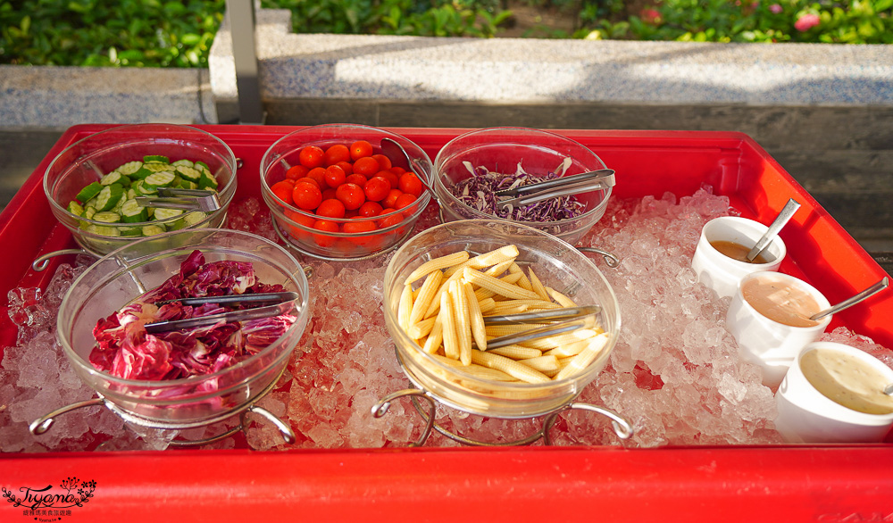 星光港灣BBQ吃到飽．澎湖福朋喜來登酒店夏季限定，戶外港邊大口吃BBQ，聽樂團歌手現場演唱 @緹雅瑪 美食旅遊趣