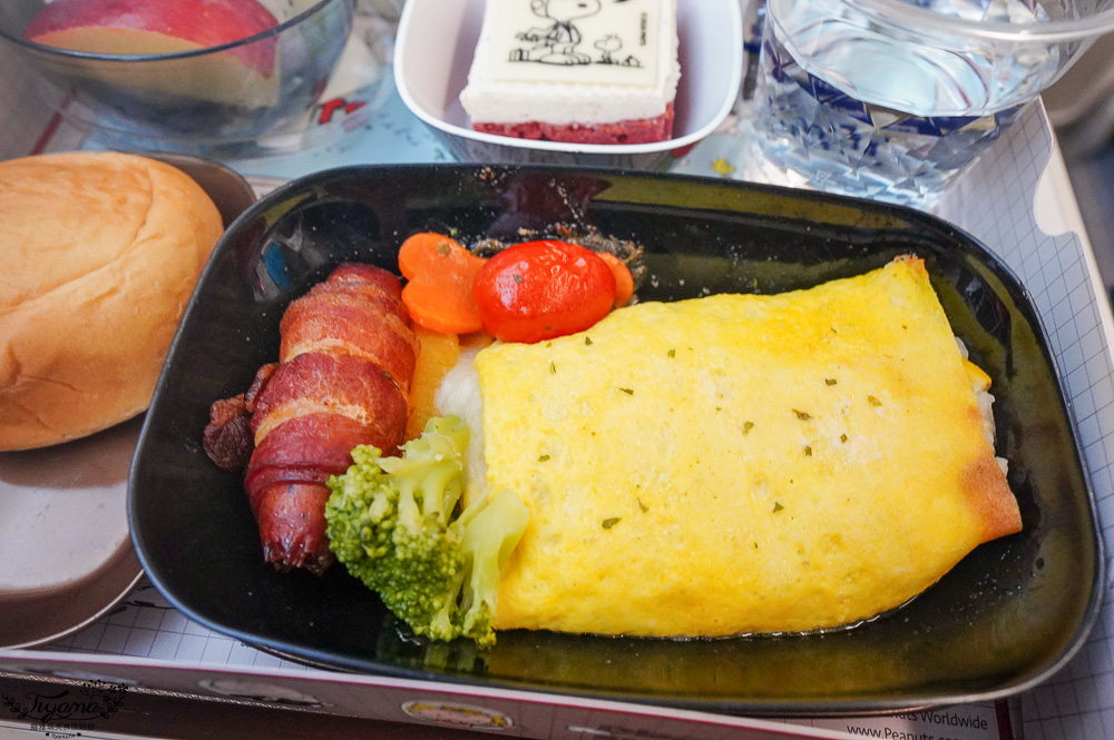 星宇航空史努比夢幻航班!!STARLUX x PEANUTS史努比主題航班,桃園飛東京JX800航班 @緹雅瑪 美食旅遊趣 星宇航空史努比夢幻航班!!STARLUX x PEANUTS史努比主題航班,桃園飛東京JX800航班 @緹雅瑪 美食旅遊趣