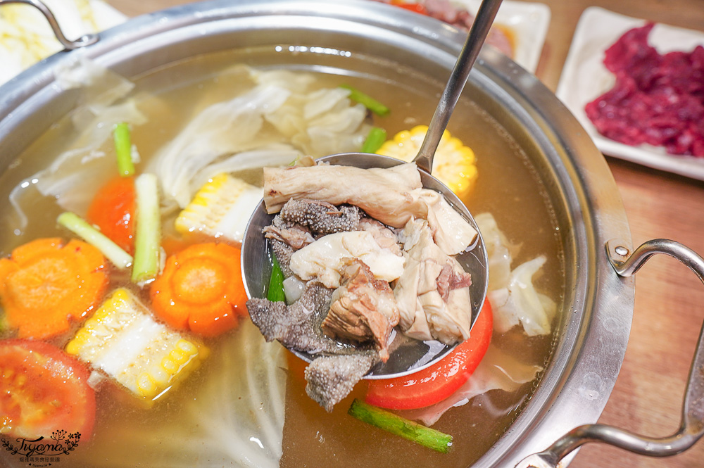 台南溫體牛肉火鍋「根牛肉火鍋」晚餐宵夜熱炒牛肉、牛肉湯、溫體牛肉火鍋，來台南就愛這一味！ @緹雅瑪 美食旅遊趣
