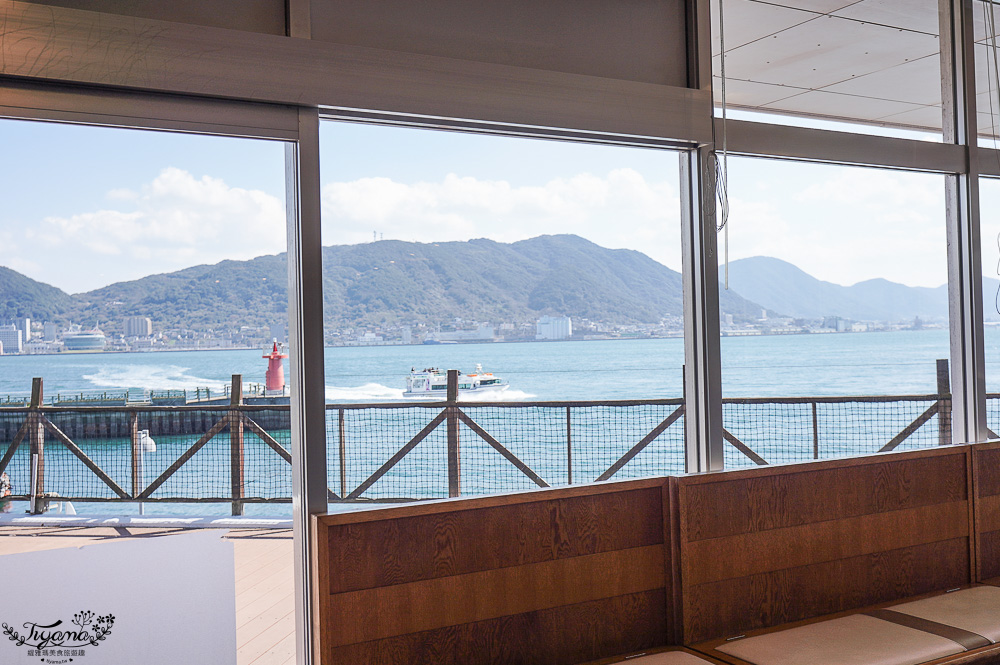 下関唐戶美食「すし遊館 唐戸店」関門海峽景觀餐廳，卡蒙碼頭2樓迴轉壽司吃炸河豚、河豚味噌湯 @緹雅瑪 美食旅遊趣