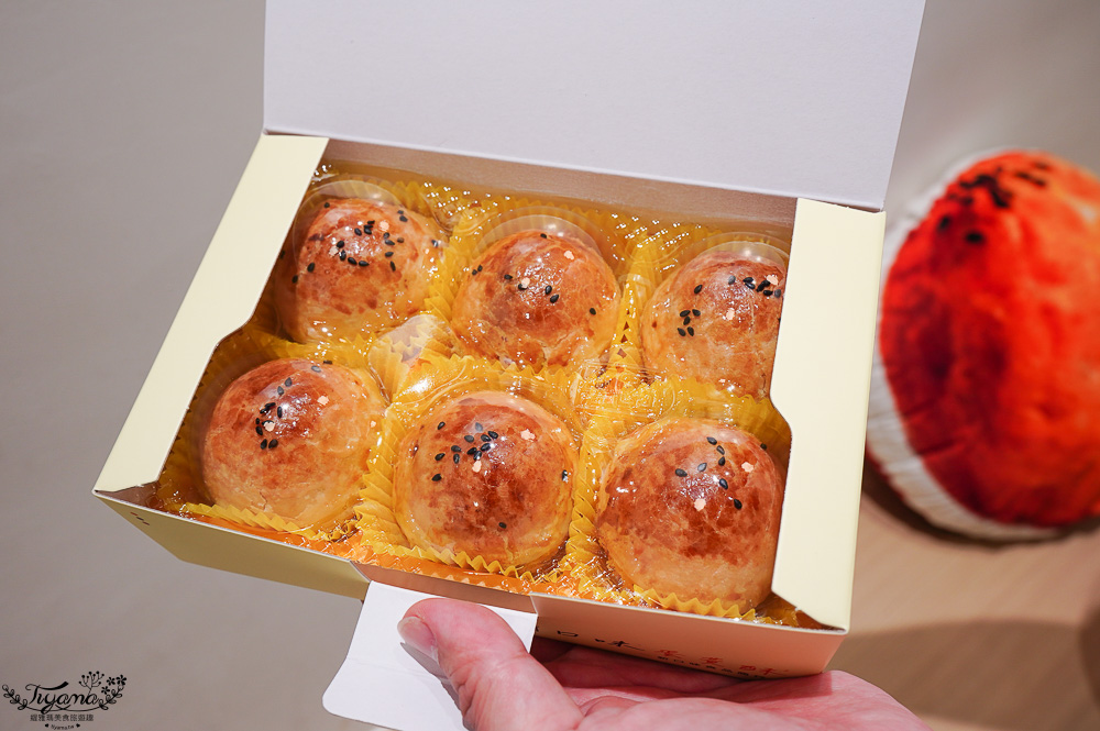 新口味鹿港店，蛋黃酥控必吃的台式下午茶！跟著鹿港散步地圖解題集點換蛋黃酥文創商品，集滿3點蛋黃酥整盒送給你 @緹雅瑪 美食旅遊趣