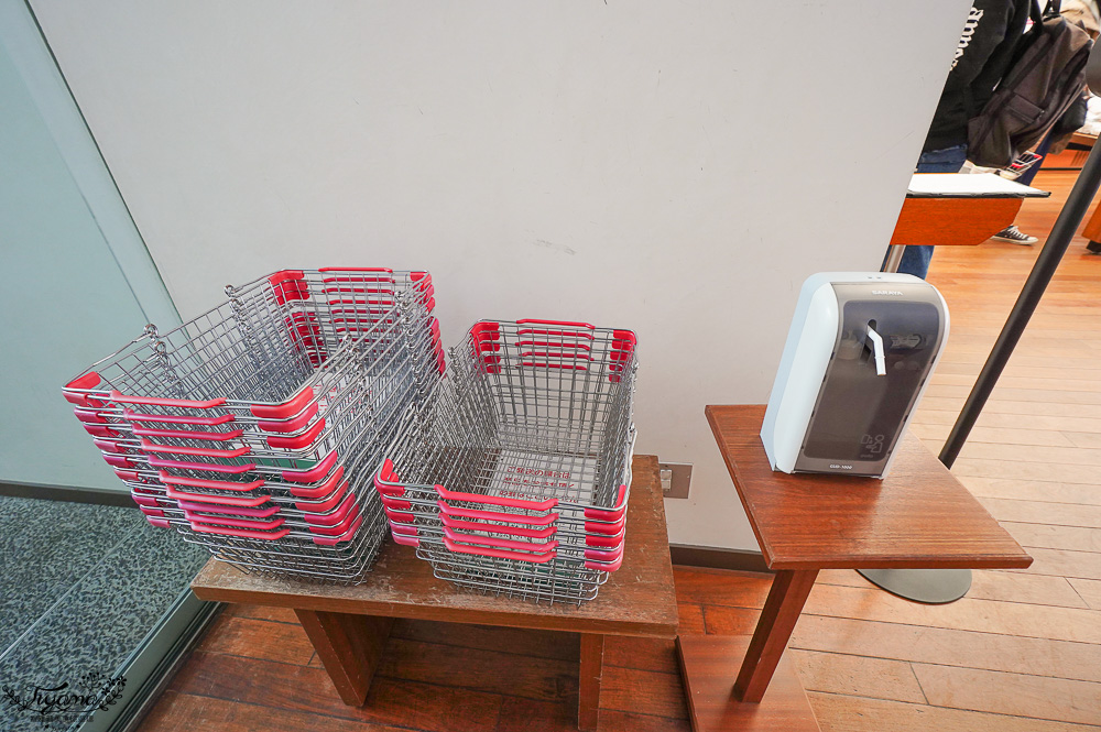 北海道甜點名店．六花亭 五稜郭店，函館五稜郭公園櫻花園旁玻璃甜點店 @緹雅瑪 美食旅遊趣