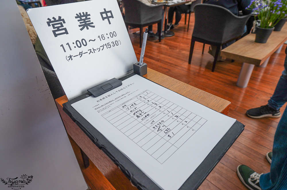 北海道甜點名店．六花亭 五稜郭店，函館五稜郭公園櫻花園旁玻璃甜點店 @緹雅瑪 美食旅遊趣