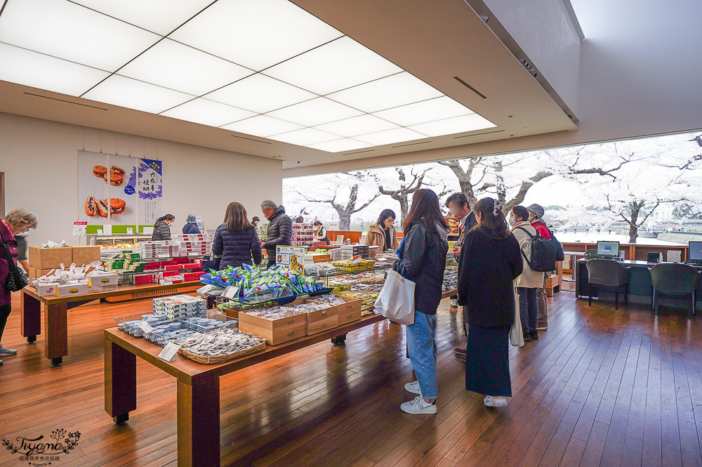 北海道甜點名店．六花亭 五稜郭店，函館五稜郭公園櫻花園旁玻璃甜點店 @緹雅瑪 美食旅遊趣