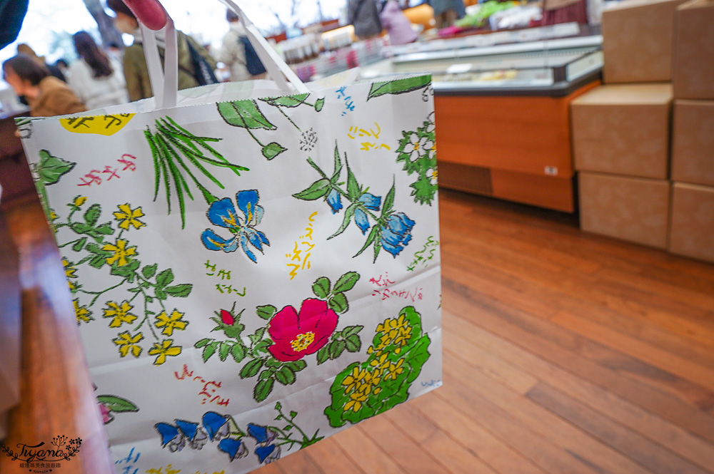 北海道甜點名店．六花亭 五稜郭店，函館五稜郭公園櫻花園旁玻璃甜點店 @緹雅瑪 美食旅遊趣