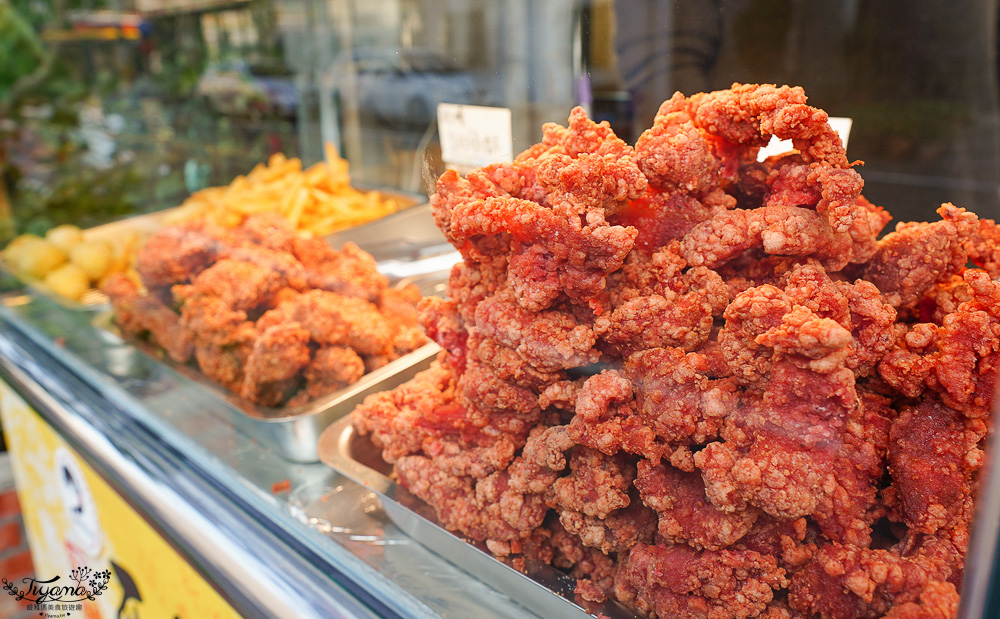 台南人氣小吃美食「酥炸紅糟肉」蓁鑫辣妹子紅糟肉，紅糟排骨酥、紅糟肉刈包、紅糟赤肉羹、蒜味洋蔥紅糟肉、和風洋蔥紅糟肉 @緹雅瑪 美食旅遊趣